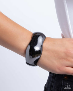 Paparazzi - Curved Confident - Black