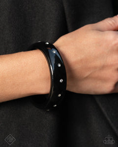 Paparazzi - Cheeky Chic - Black