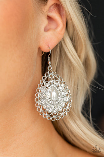 Glamour Grandeur - Earrings