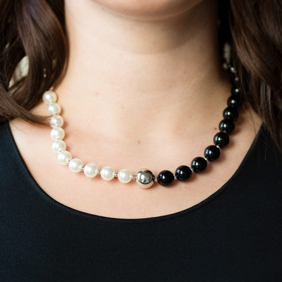 Paparazzi 5th Avenue A-Lister - Black