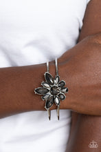 Load image into Gallery viewer, Paparazzi - Chic Corsage - Silver