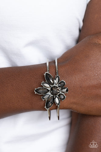 Paparazzi - Chic Corsage - Silver