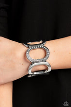 Load image into Gallery viewer, Paparazzi - Opulent Ovals - White